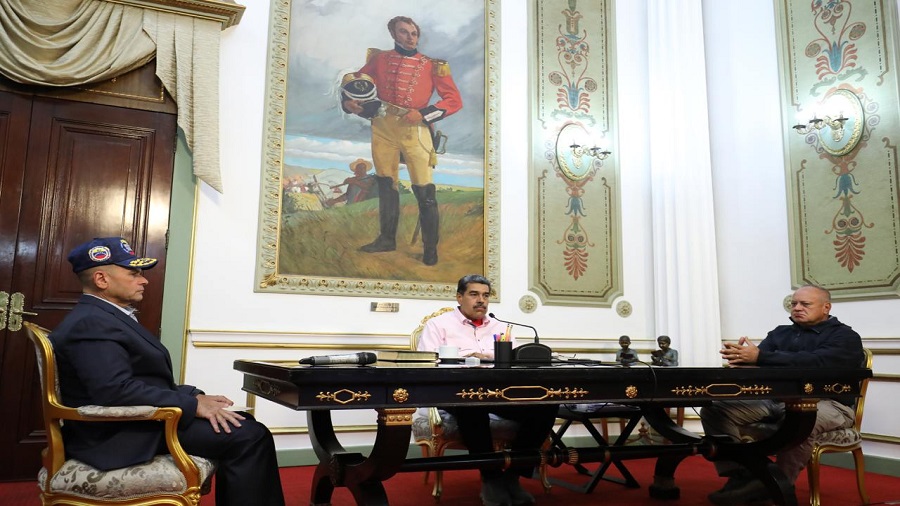 Maduro denuncia que oposición intenta Maduro denuncia que oposición intenta