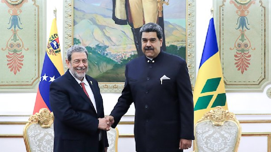 Gonsalves fue el primer líder caribeño en felicitar a Maduro por su victoria en las elecciones