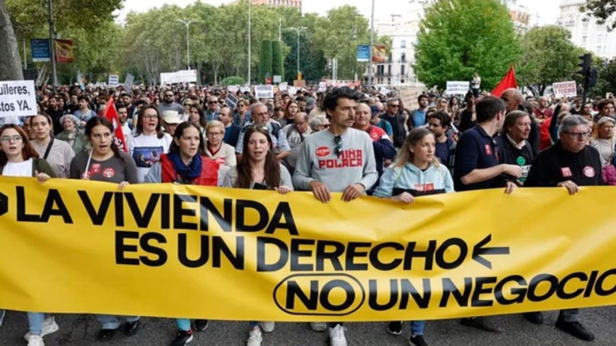 Decenas de miles de personas marchan en Madrid contra precio de ...