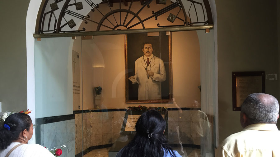 Altar en honor a José Gregorio Hernández en La Candelaria