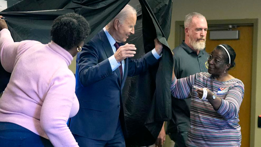 Joe Biden emite voto anticipado en Delaware