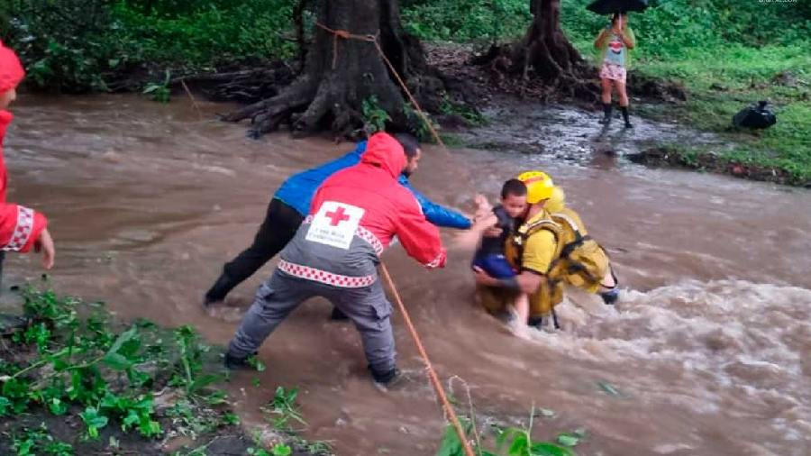 Autoridades han evacuado a 800 personas de áreas de mayor riesgo hacia albergues