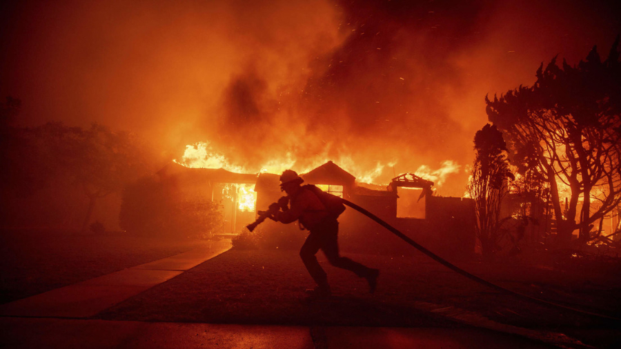 Cortesía. Incendio forestan en California