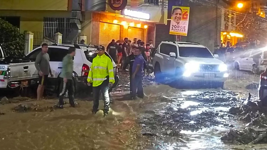 Asciende a 13 el número de fallecidos por las lluvias en Ecuador