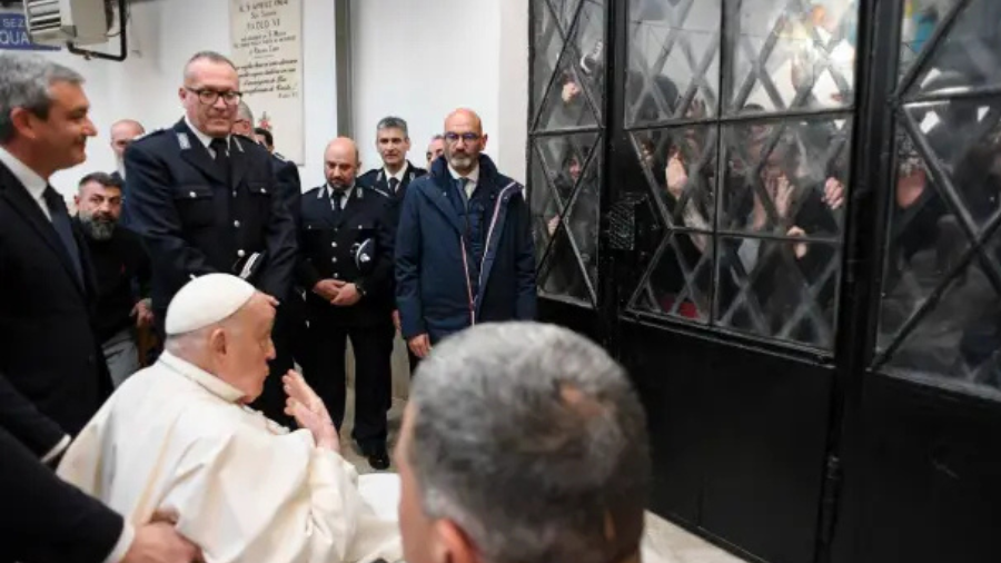 Jueves Santo: El Papa Francisco visita la cárcel Regina Coeli Jueves Santo: El Papa Francisco visita la cárcel Regina Coeli