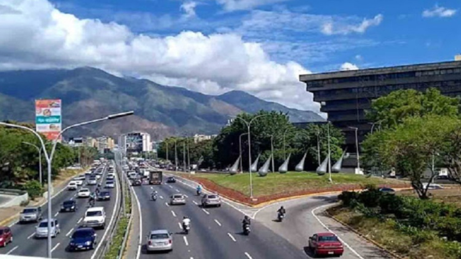 Reabren el paso vial desde la autopista Gran Cacique Guaicaipuro hacia El C