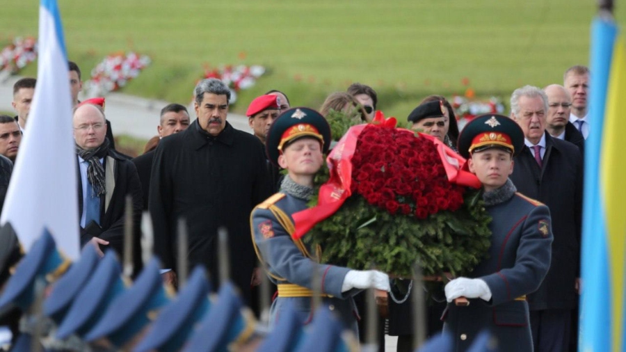 Presidente Maduro realizó una ofrenda floral en el Monumento de la Madre Patria, Rusia