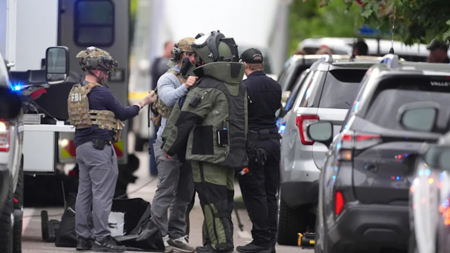 Un hombre con lanzallamas casero hiere a 8 personas en Colorado. El agresor