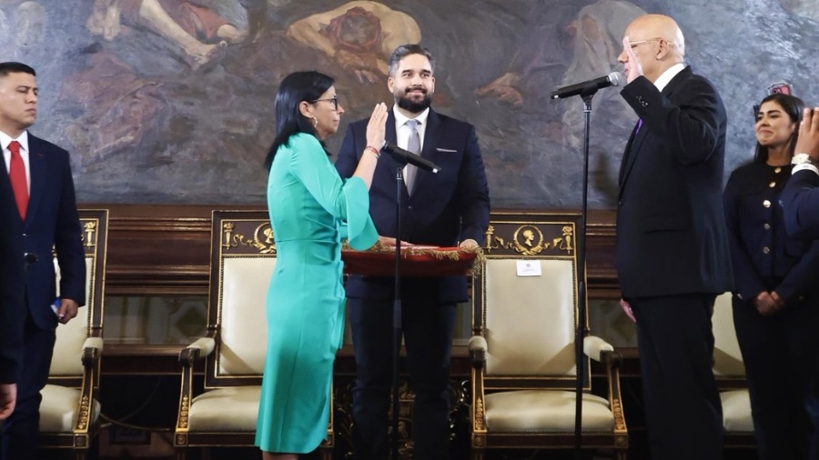 Delcy Rodríguez juramentada ante la AN