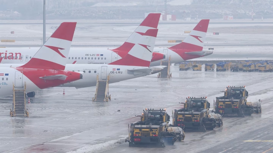El hielo obliga a suspender los vuelos en el aeropuerto de Viena