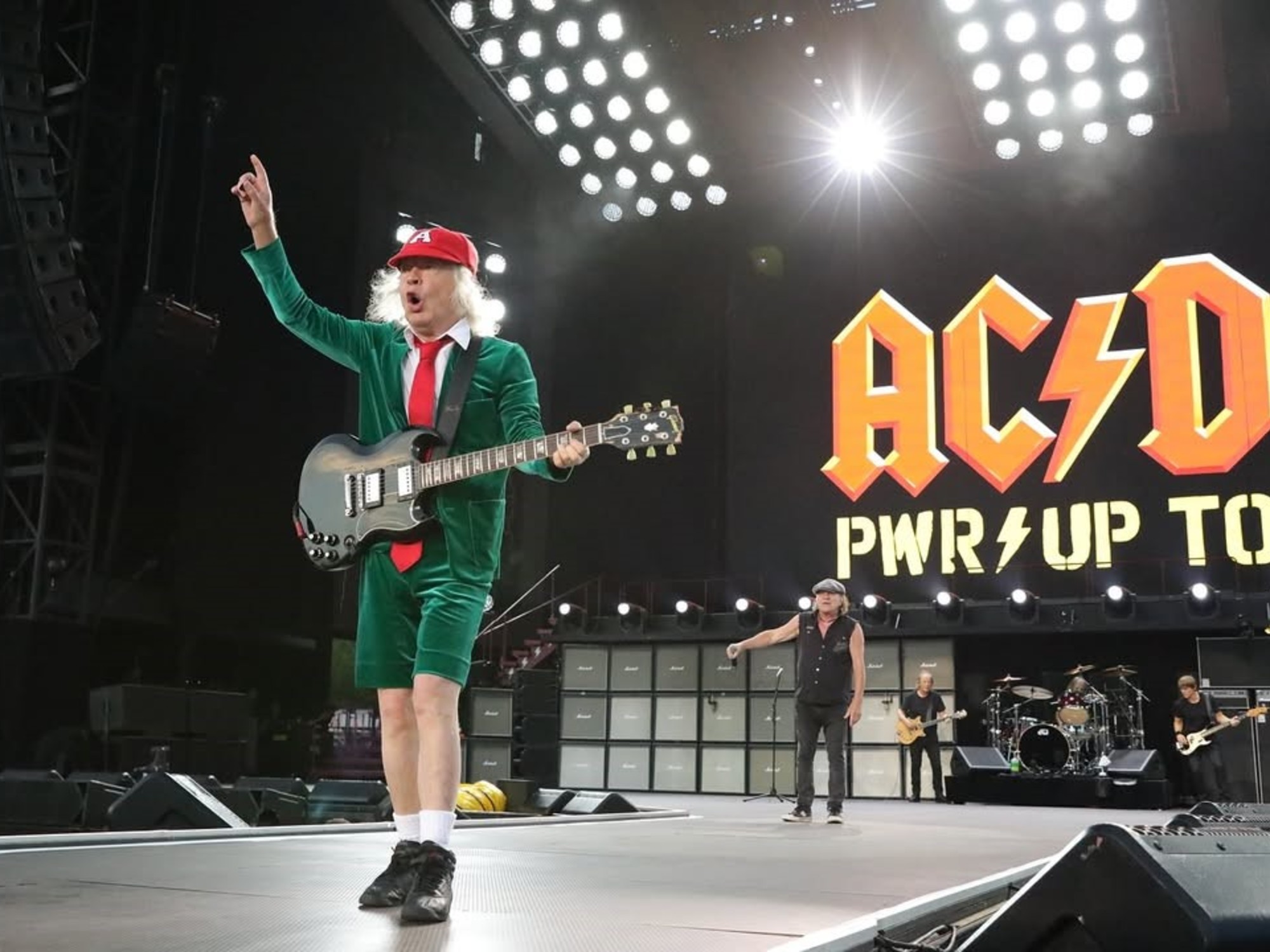 Ante 70 mil personas, así fue la primera noche del regreso de AC/DC a ...