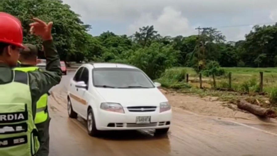 RESTAURACION VIA TRONCAL 001 TACHIRA: DESBORDAMIENTO QUEBRADA