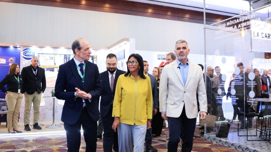 Presidenta (E) Delcy Rodríguez visita XII Congreso Nacional de Avicultura
