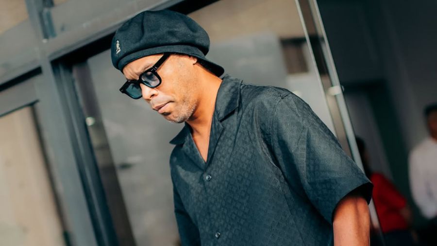 Ronaldinho llegó al país / Prensa Liga Monumental