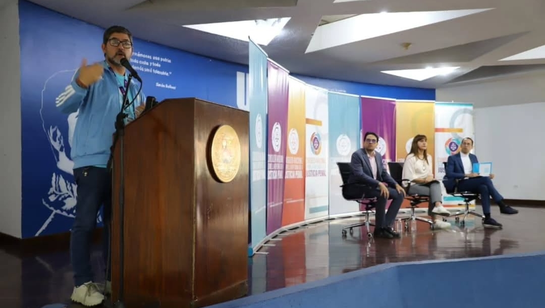 UBV reunió en mesas de trabajo a profesores y estudiantes UBV reunió en mesas de trabajo a profesores y estudiantes