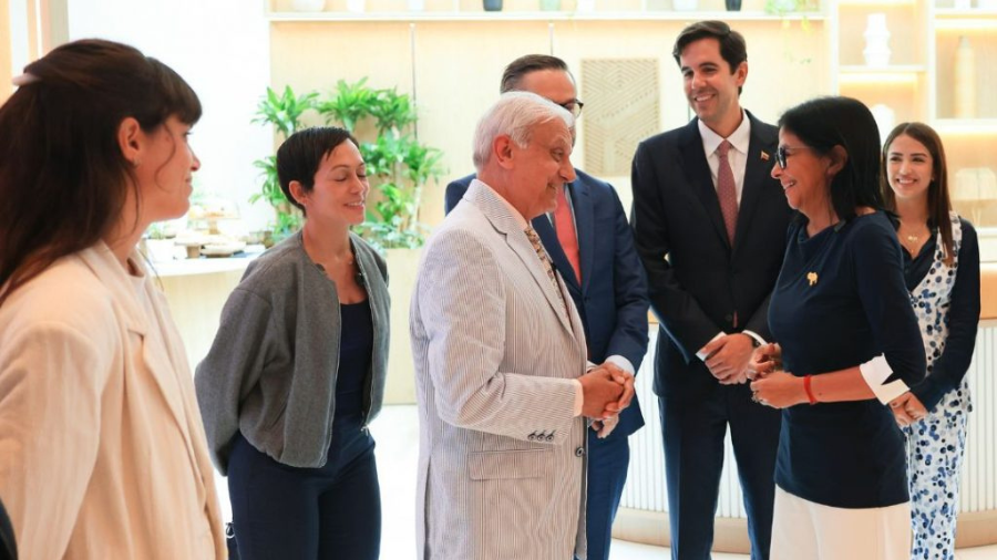 President (E) led tour of the new London hotel in Caracas in Chacao