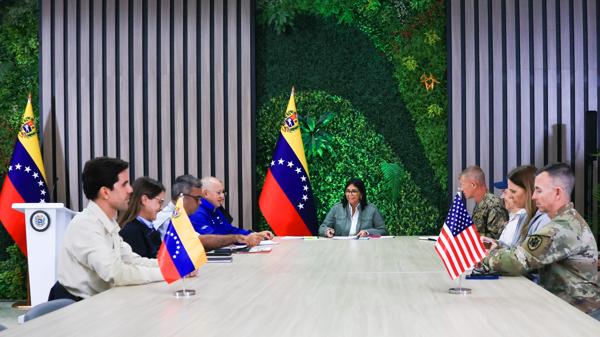Presidenta (E) y DARt de EEUU revisan operaciones de rescate tras sismo (Cortesía)