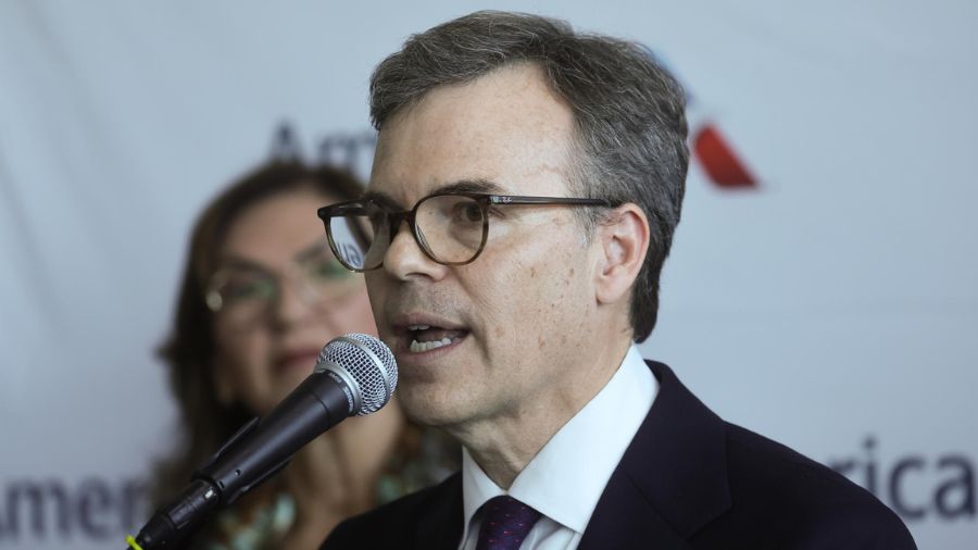 John Barrett indicó que recursos del sector petrolero y gasífero serán destinados a la reconstrucció