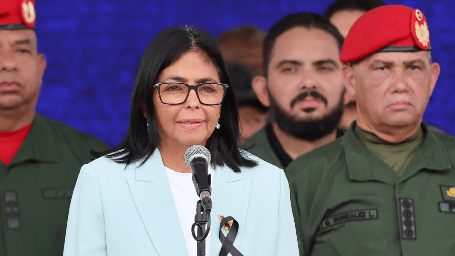 Delcy Rodríguez en acto por 5 de julio