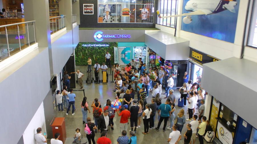 Tr&aacute;nsito de pasajeros en el Aeropuerto Arturo Michelena de Valencia se  incrementa un 120% tras sismos