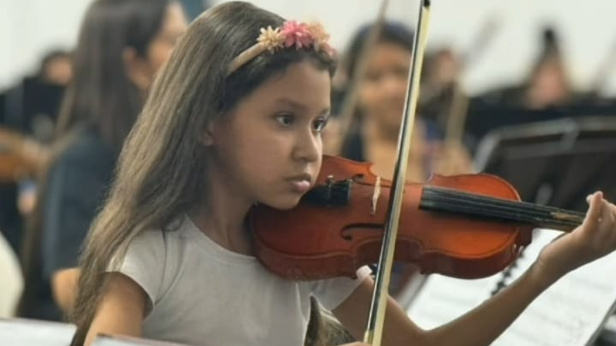 Romina Rivera Cruz, violinista del Sistema de Orquestas