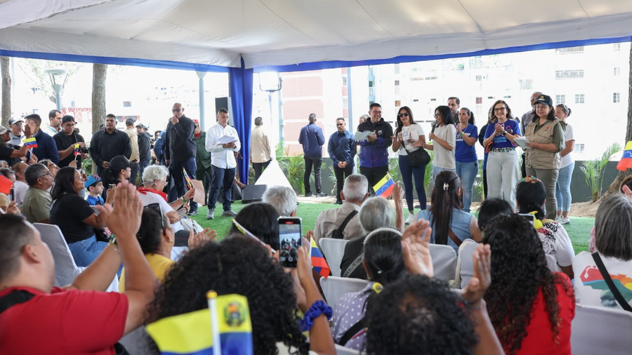 Delcy Rodríguez entrega 219 apartamentos recuperados tras sismos y otorga financiamiento 
